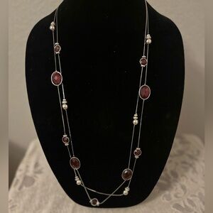 Chic Silver Necklace with Red Accents